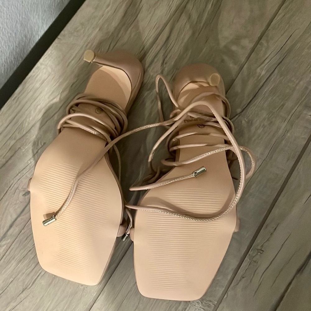 Nude Lace Up Olivia Ferguson - Picture 4 of 4